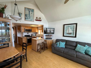 Ocean Front Cabin 11 W Jacuzzi & Superb Views